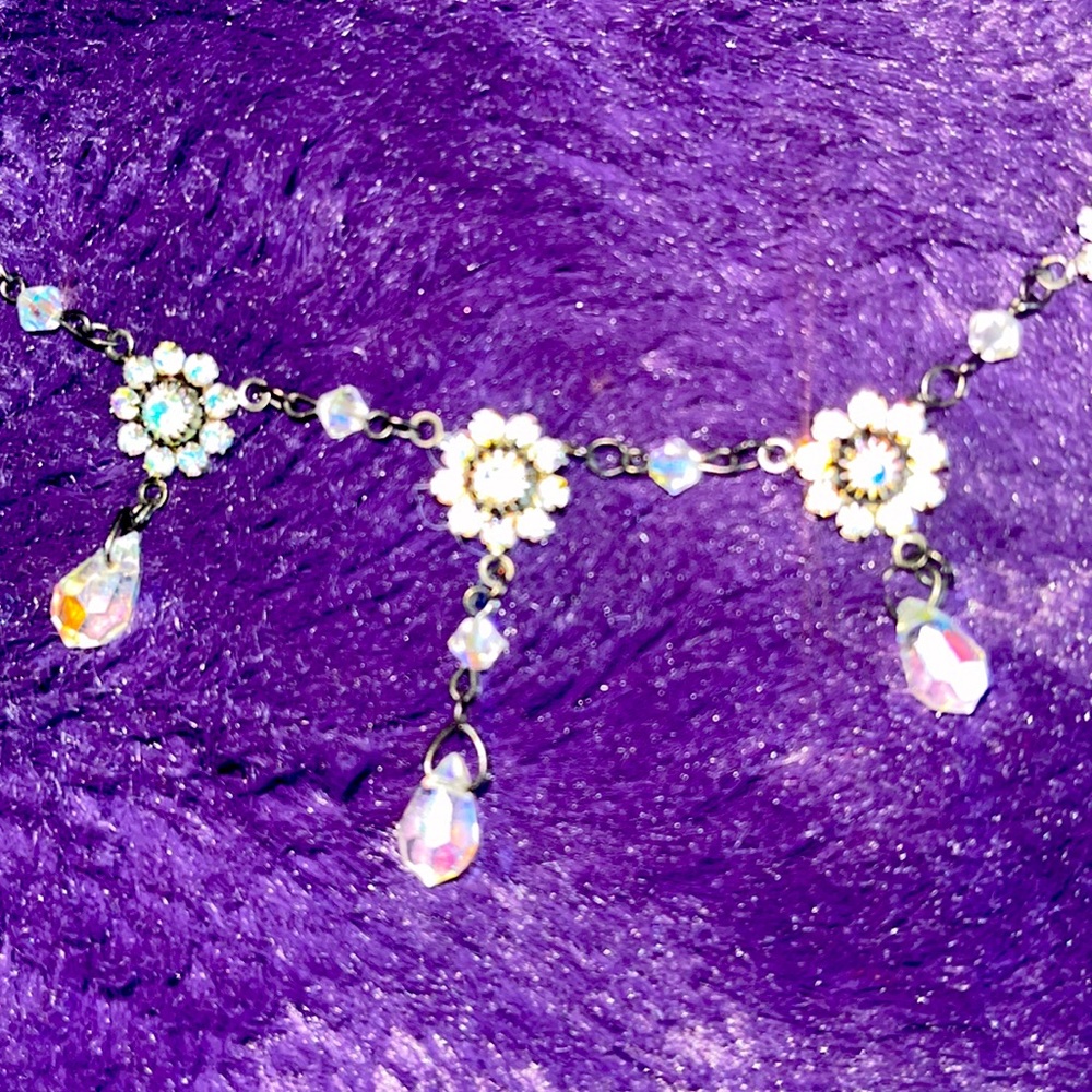 Gorgeous Crystal Daisy Choker